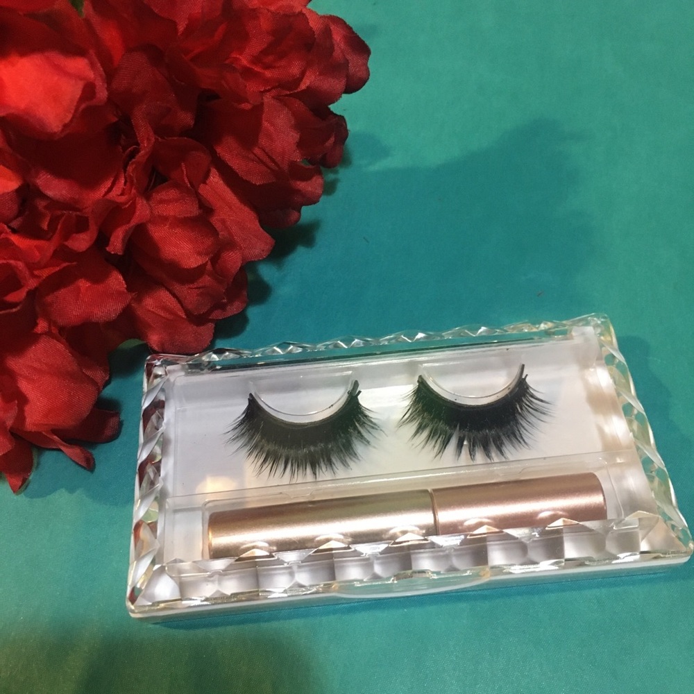 Magnetic Eyelashes with magnetic eyeliner